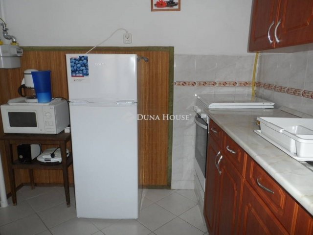 Kiadó téglalakás, albérlet, Pécsett 180 E Ft / hó, 2 szobás