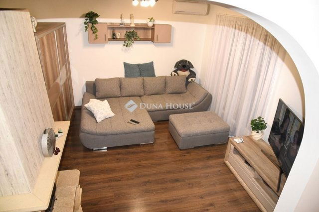 Eladó téglalakás, Pécsett 69.9 M Ft, 3 szobás