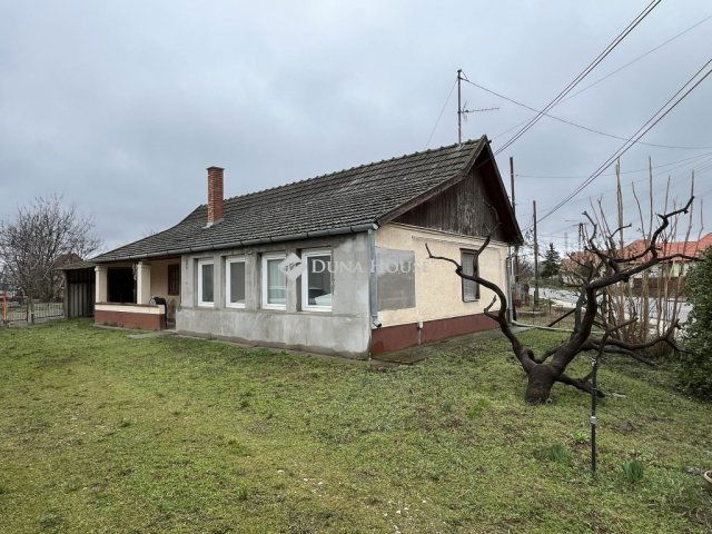 Eladó családi ház, Tápiószentmártonon 20 M Ft, 1 szobás