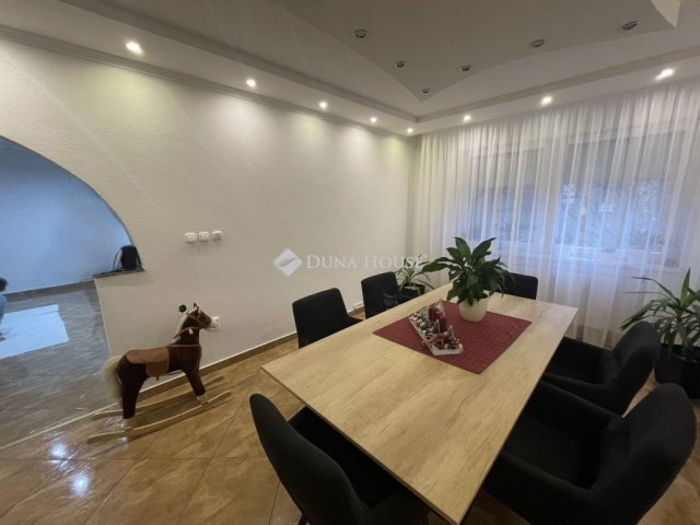 Eladó ikerház, Kecskeméten 139.9 M Ft, 4 szobás