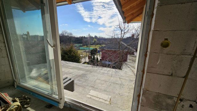 Eladó családi ház, Szigetszentmiklóson 159.9 M Ft, 8 szobás