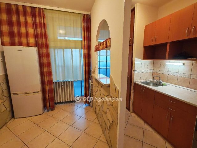 Eladó téglalakás, Dombóváron 25.8 M Ft, 2 szobás