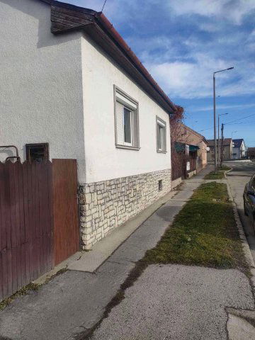 Eladó családi ház, Székesfehérvárott 67 M Ft, 4 szobás