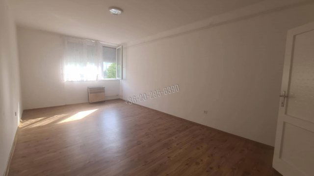 Eladó téglalakás, Dunaújvárosban 14.9 M Ft, 1 szobás
