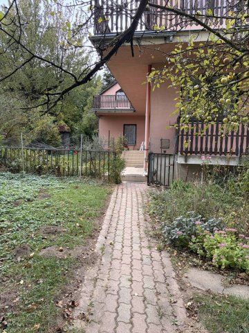 Eladó családi ház, Budapesten, II. kerületben 240 M Ft