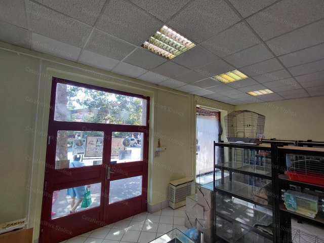 Eladó üzlethelyiség, Szolnokon 55 M Ft, 1 szobás