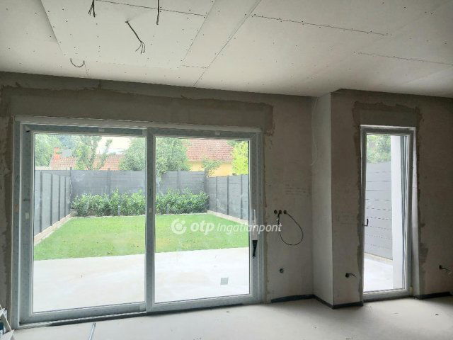 Eladó ikerház, Debrecenben 199.9 M Ft, 3 szobás