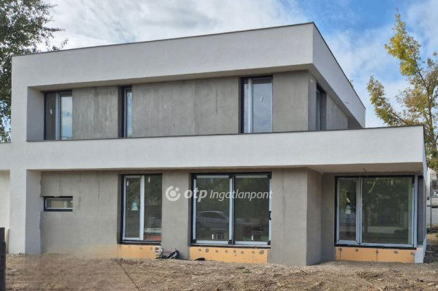 Eladó családi ház, Szegeden 261.68 M Ft, 5 szobás