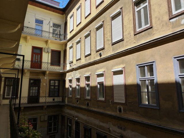 Eladó téglalakás, Budapesten, VI. kerületben 59.9 M Ft, 2 szobás