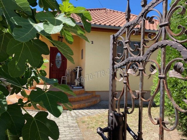 Eladó családi ház, Békéscsabán, Bogár utcában 88 M Ft