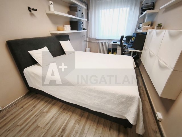 Eladó panellakás, Szegeden 65.9 M Ft, 4 szobás