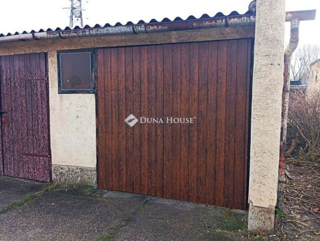 Eladó garázs, Nyergesújfaluban 5.5 M Ft / költözzbe.hu