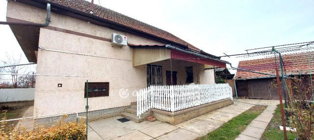 Eladó családi ház, Tiszaföldváron 42.99 M Ft, 4 szobás