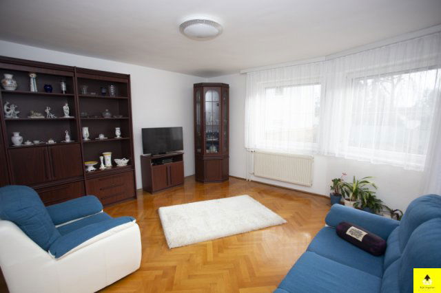 Eladó családi ház, Kőszegen 88.49 M Ft, 6 szobás