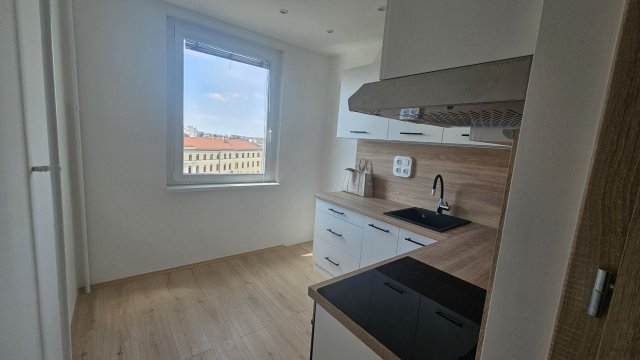 Eladó panellakás, Debrecenben 69.9 M Ft, 3 szobás