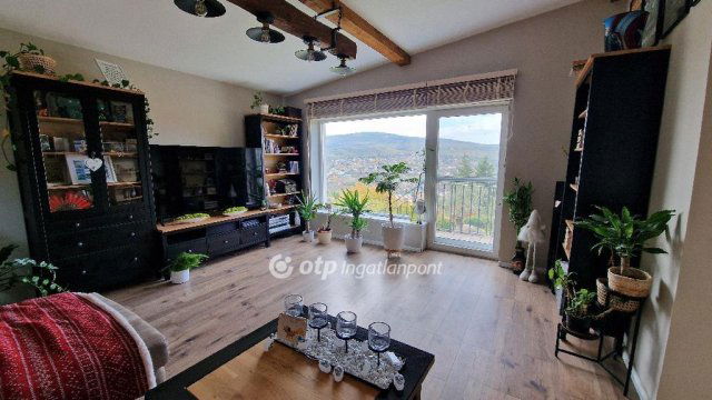 Eladó családi ház, Pécsett 124.9 M Ft, 2 szobás