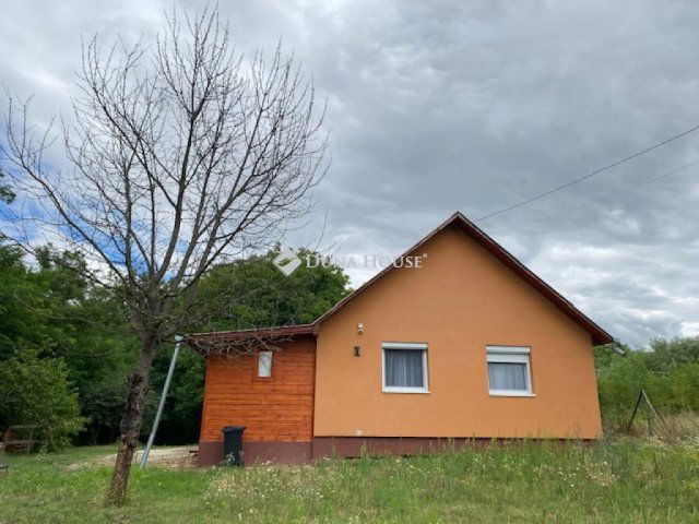 Eladó családi ház, Felcsúton 45 M Ft, 1+2 szobás