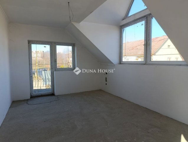 Eladó családi ház, Gyöngyösön 49.9 M Ft, 7 szobás