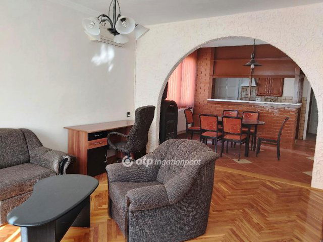 Eladó téglalakás, Gyulán 59 M Ft, 3 szobás