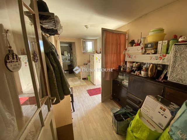 Eladó családi ház, Zsámbokon 30 M Ft, 2 szobás