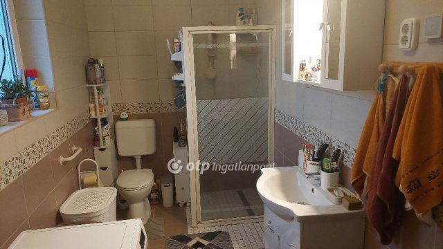 Eladó családi ház, Győrött 69 M Ft, 4 szobás