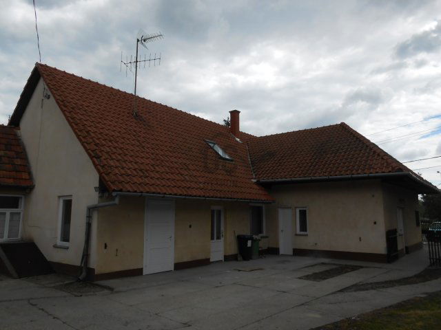 Eladó családi ház, Pakson 59.9 M Ft, 5 szobás