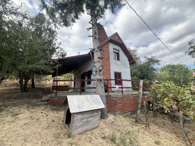 Eladó családi ház, Szekszárdon 11.5 M Ft, 3 szobás