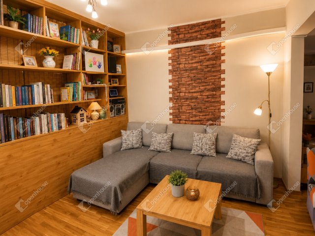 Eladó panellakás, Székesfehérvárott 56 M Ft, 4 szobás