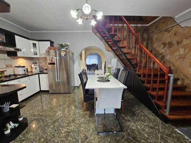 Eladó téglalakás, Mohácson 52.9 M Ft, 4 szobás