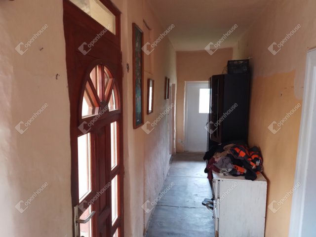 Eladó családi ház, Békésen 13.5 M Ft, 2 szobás