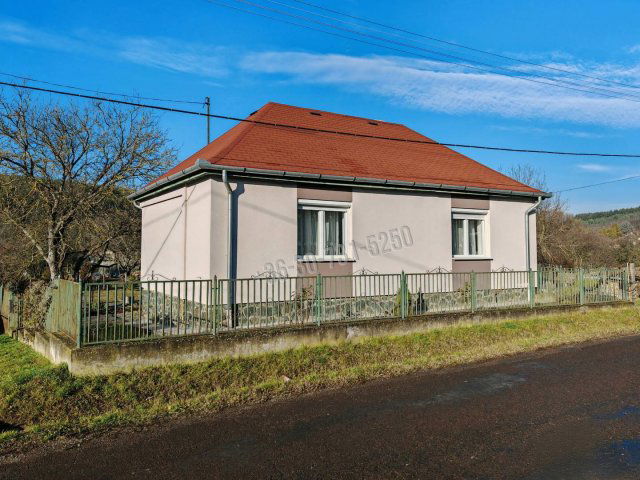 Eladó családi ház, Egerbocson 29.9 M Ft, 2 szobás