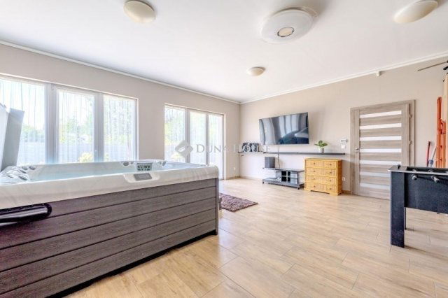 Eladó családi ház, Üllőn 299 M Ft, 6 szobás