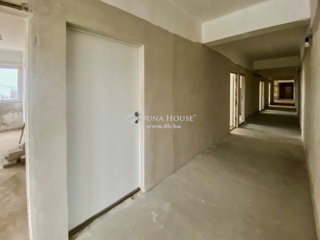 Eladó hotel, Tatabányán 425 M Ft, 1 szobás