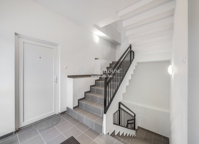 Eladó családi ház, Dunabogdányban 250 M Ft, 8 szobás