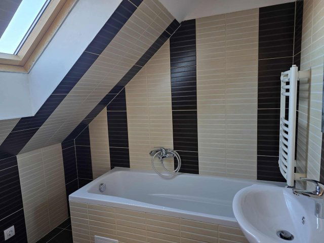 Kiadó ikerház, albérlet, Budakalászon, Batsányi János utcában