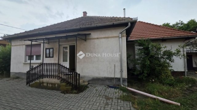 Eladó családi ház, Farmoson 45 M Ft, 4+1 szobás