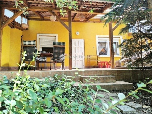 Eladó téglalakás, Vácon 89 M Ft, 4 szobás