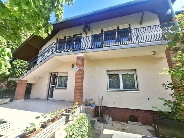 Eladó ikerház, Vácon 114 M Ft, 6 szobás / költözzbe.hu