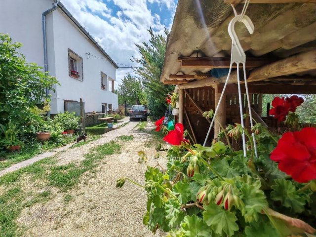 Eladó nyaraló, Sóskúton 67 M Ft, 1+3 szobás
