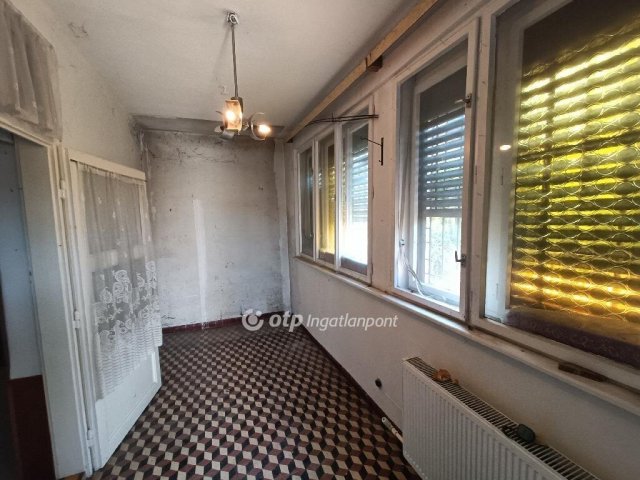 Eladó családi ház, Budapesten, IV. kerületben 70.9 M Ft