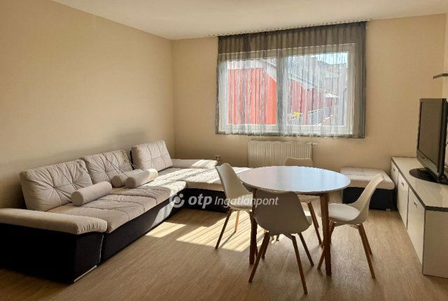 Kiadó téglalakás, albérlet, Székesfehérvárott 350 E Ft / hó