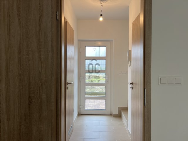 Eladó téglalakás, Balatonföldváron 79.9 M Ft, 3 szobás