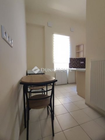 Kiadó téglalakás, albérlet, Pécsett 160 E Ft / hó, 2 szobás