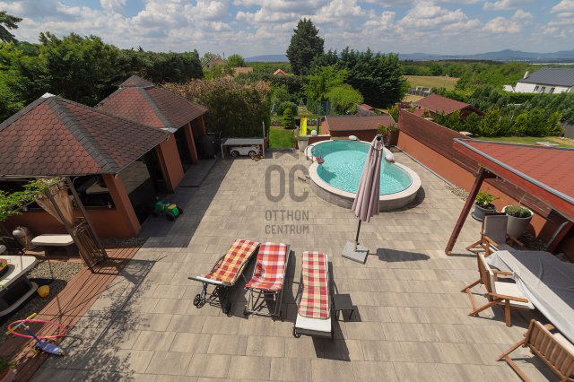 Eladó családi ház, Csömörön 268.9 M Ft, 5 szobás