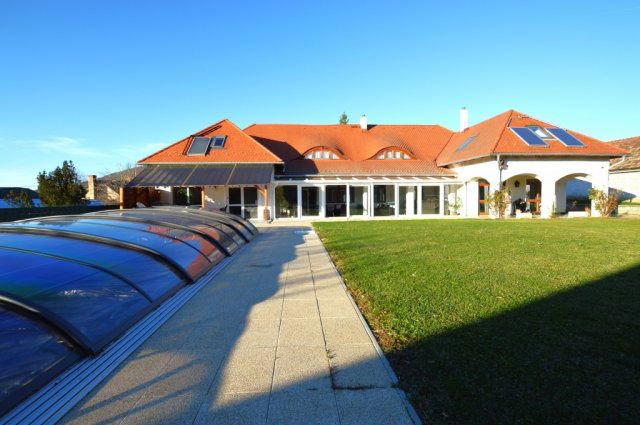 Eladó hotel, Pénzesgyőrön 399 M Ft, 9 szobás