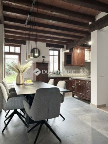 Eladó családi ház, Budapesten, III. kerületben 340 M Ft