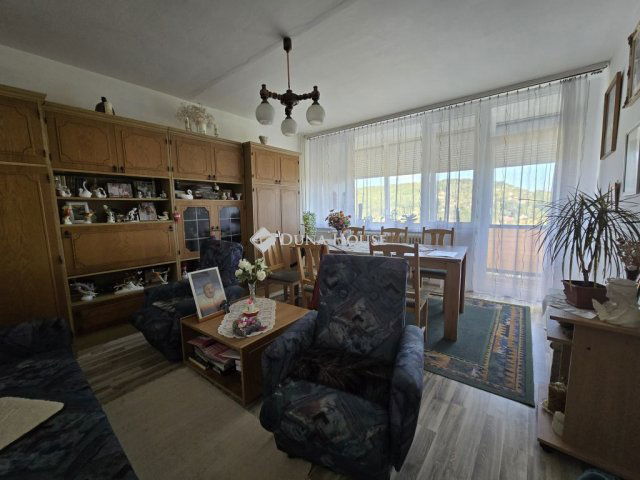 Eladó panellakás, Komlón 19.9 M Ft, 2 szobás