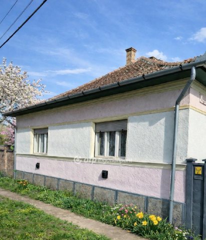 Eladó családi ház, Létavértesen 39.5 M Ft, 2 szobás