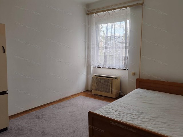 Kiadó téglalakás, albérlet, Szolnokon 110 E Ft / hó, 2 szobás