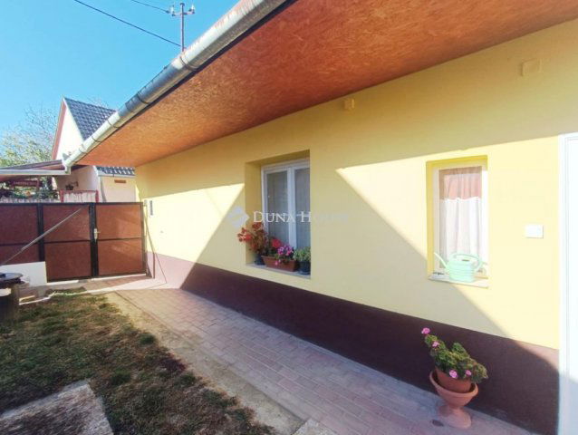 Eladó családi ház, Tolnán 24.5 M Ft, 2 szobás
